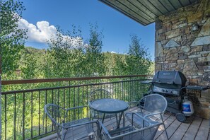 Outdoor dining - SUNSHINE AT THE TERRACES - SKI IN/OUT, in MV Meadows, Longer Stay Discounts! (Mountain Village)