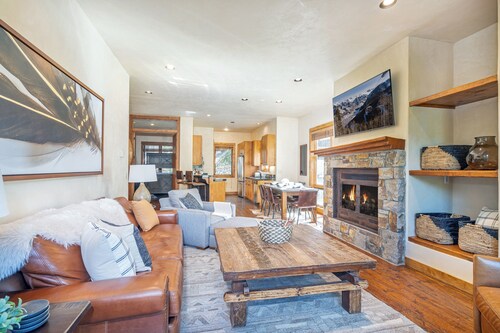 SUNSHINE AT THE TERRACES - SKI IN/OUT, in MV Meadows, Longer Stay Discounts!