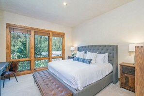 2 bedrooms, desk, iron/ironing board, free WiFi - SUNSHINE AT THE TERRACES - SKI IN/OUT, in MV Meadows, Longer Stay Discounts! (Mountain Village)