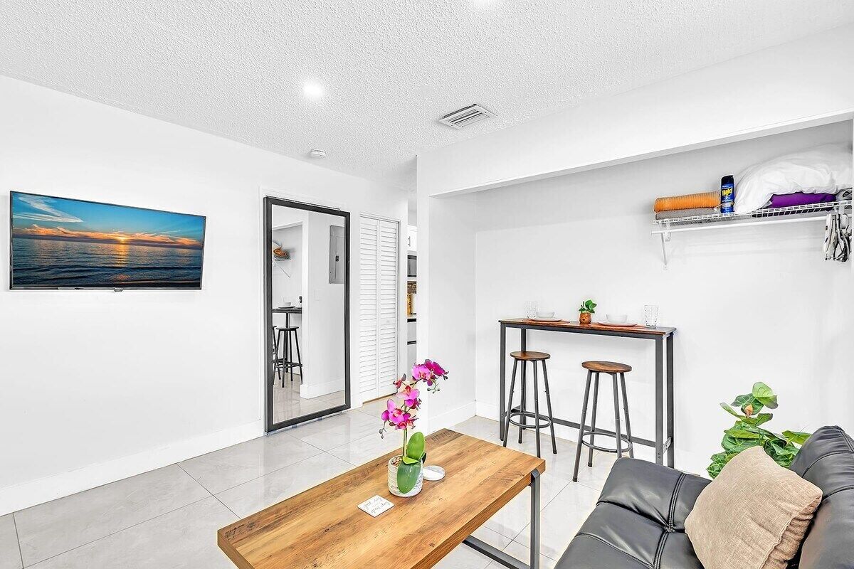 Een televisie en een kantoor