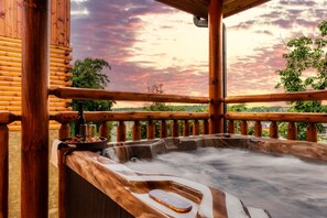 Outdoor spa tub - Prime Amenities|Pool,Hot Tub,4Kings,Arcade,Views (Pigeon Forge)