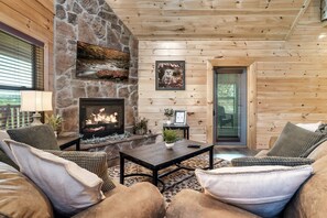 Smart TV, fireplace, video games - Spring-Friendly Stay | Indoor Pool | Dogs OK (Pigeon Forge)