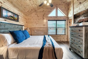 4 bedrooms, iron/ironing board, travel crib, free WiFi - Spring-Friendly Stay | Indoor Pool | Dogs OK (Pigeon Forge)