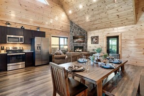 Dining - Spring-Friendly Stay | Indoor Pool | Dogs OK (Pigeon Forge)