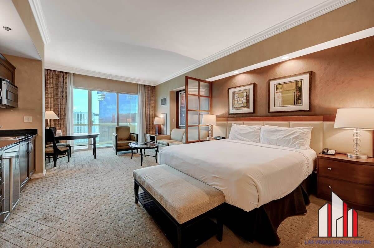 Tallelokero huoneessa, työpöytä, silitysrauta/-lauta, ilmainen Wi-Fi