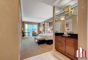 In-room safe, desk, iron/ironing board, free WiFi