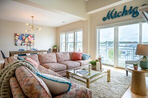 Smart TV, fireplace - Two Story Upscale Condo w/Amazing Lake Views (Spring Lake)