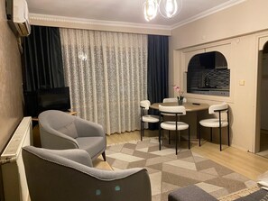 Family Apartment, Garden View | Living area