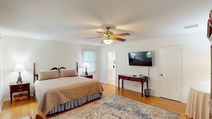 3 bedrooms, iron/ironing board, free WiFi, bed sheets