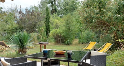 Centre St Jorioz : Charmant et Spacieux Studio Avec Terrasse et Jardin Privatif