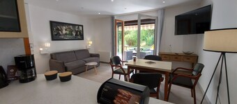 Centre St Jorioz : Charmant et Spacieux Studio Avec Terrasse et Jardin Privatif