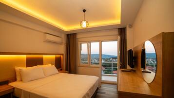 Standard-Doppelzimmer, Balkon, Stadtblick