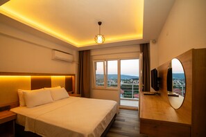 Premium bedding, minibar, free WiFi, bed sheets - Estia Konukevi (Gökçeada)