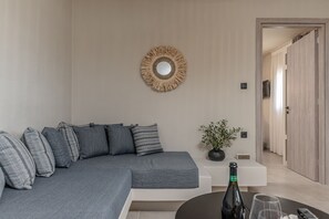 Smart TV - Golden Sand Superior Villa (Tripodes)