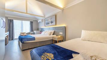Deluxe Room | Egyptian cotton sheets, premium bedding, minibar, in-room safe
