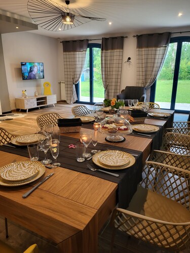 At the foot of the mountains: villa des nestes