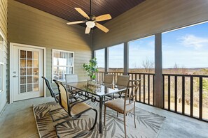 Outdoor dining - New GAME ROOM! 5min to SDC ▪ Golf ▪ 3 Pools ▪ Pool Table ▪ Air Hockey ▪Fireplace (Branson West)