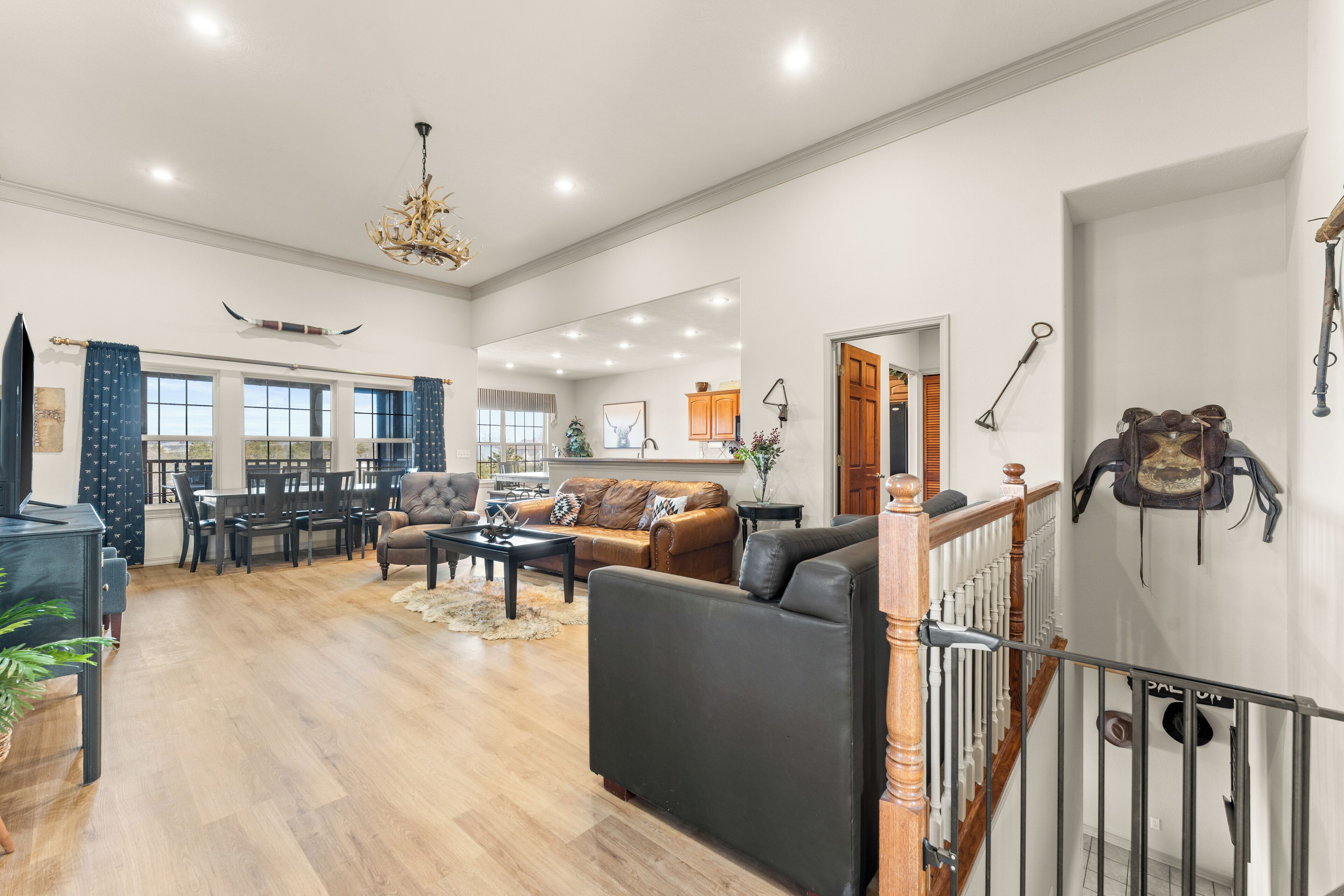 Smart TV, chimenea, videojuegos, reproductor de DVD