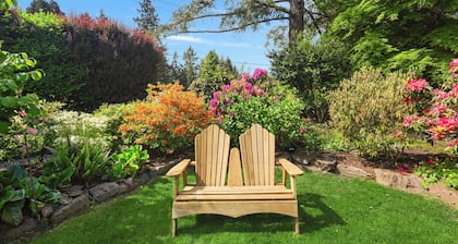 Mid century modern retreat w/ expansive garden and central A/C
