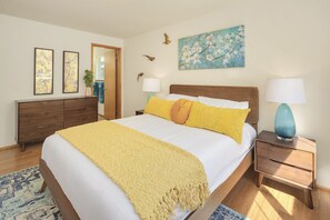 3 bedrooms, desk, iron/ironing board, travel cot