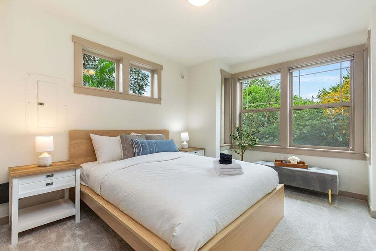 3 bedrooms, desk, iron/ironing board, free WiFi
