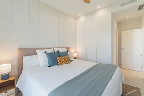 2 bedrooms, iron/ironing board, free WiFi, bed sheets - Luxury ground-floor apartment with private garden, just 3 minutes from the beach (chipiona)