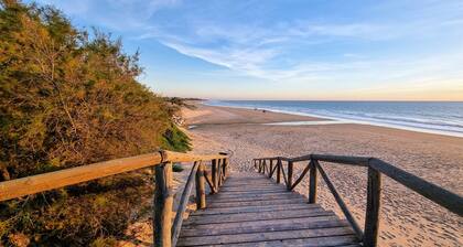Luxury ground-floor apartment with private garden, just 3 minutes from the beach
