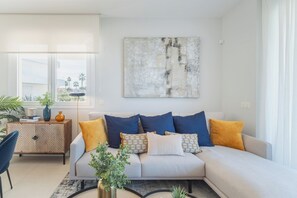 Living area - Luxury ground-floor apartment with private garden, just 3 minutes from the beach (chipiona)