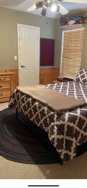 2 bedrooms, desk, iron/ironing board, travel crib