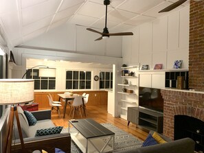Smart TV - Beautiful ocean block home with a new heated pool (Ocean Beach)