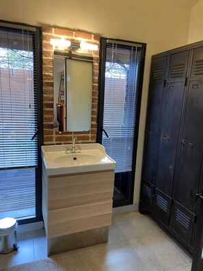Hair dryer, towels - Le Poinçon, Résidence les logis du forgeron (Les Garennes sur Loire)