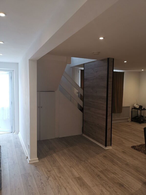 Interior - The property is located 8 minutes walk to the Tilbury station. (Tilbury)