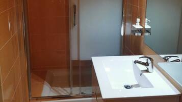 Twin Room | Bathroom | Hair dryer, towels