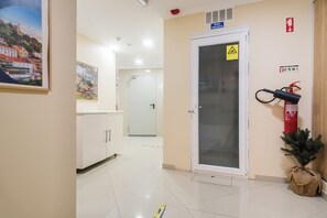 Interior entrance - City INN (Lisbon)
