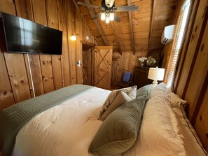2 bedrooms, free WiFi, bed sheets - Riverside Retreat located on the Nottely River in the North Georgia Mountains. (Blairsville)