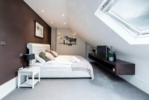 House | 5 bedrooms, free WiFi, bed sheets