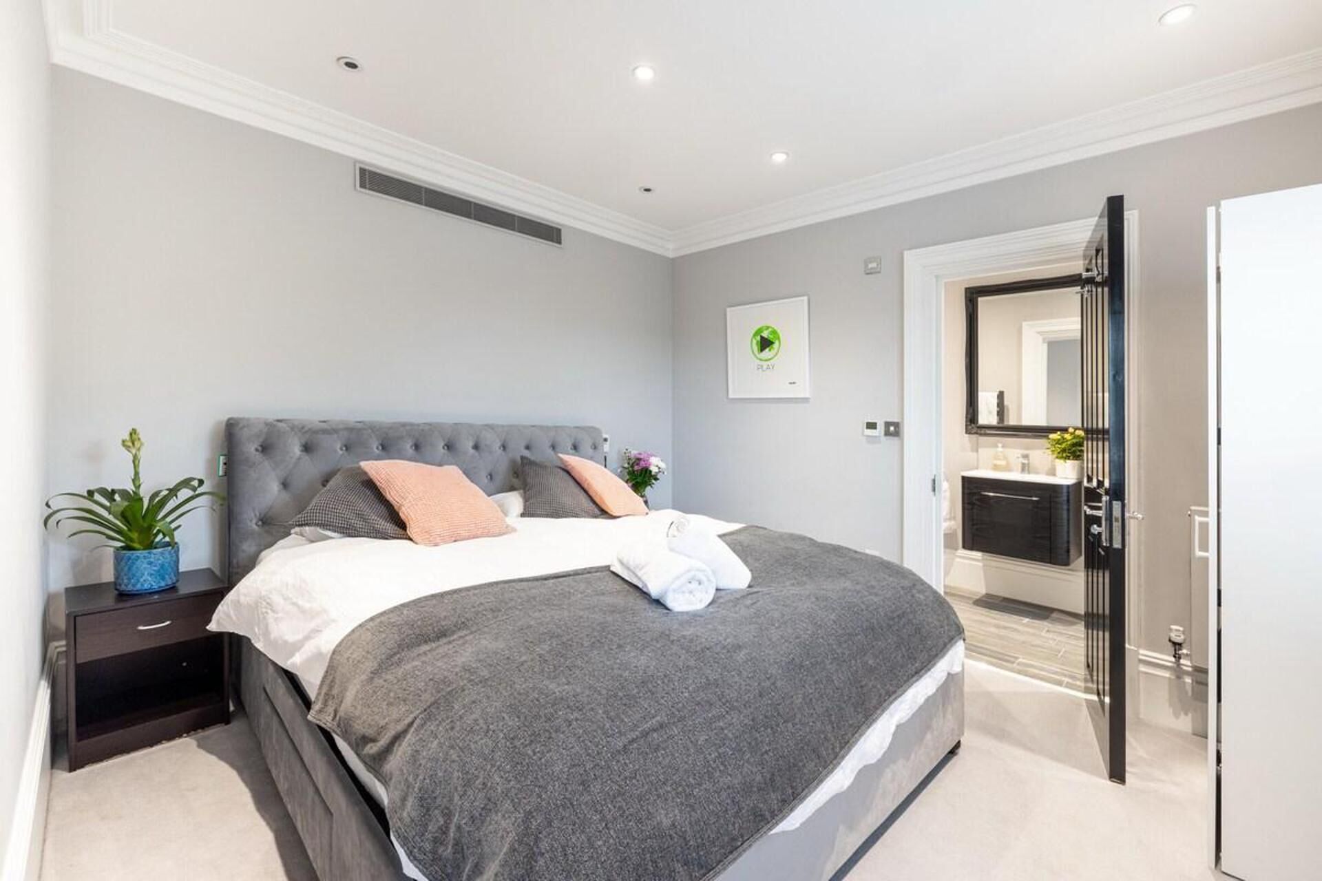House | 5 bedrooms, free WiFi, bed sheets