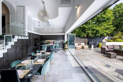 Dream House London With ac, Gym, hot Tub, Cinema