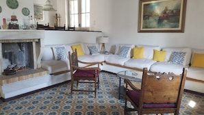 Apartment | Living room - Traditional Comfortable Apartment With sea View (Sifnos)