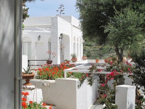 Apartment | Property grounds - Traditional Comfortable Apartment With sea View (Sifnos)