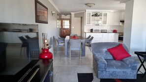 Smart TV - Spacious 3-bedroom apartment on the Marina - 850m from the beach! (Jeffreys Bay)