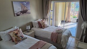 3 bedrooms, iron/ironing board, free WiFi, bed sheets - Spacious 3-bedroom apartment on the Marina - 850m from the beach! (Jeffreys Bay)