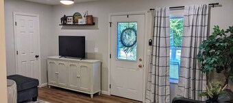 Family Friendly & Cheerful Blue Jay Ranch House close to KSU stadium 