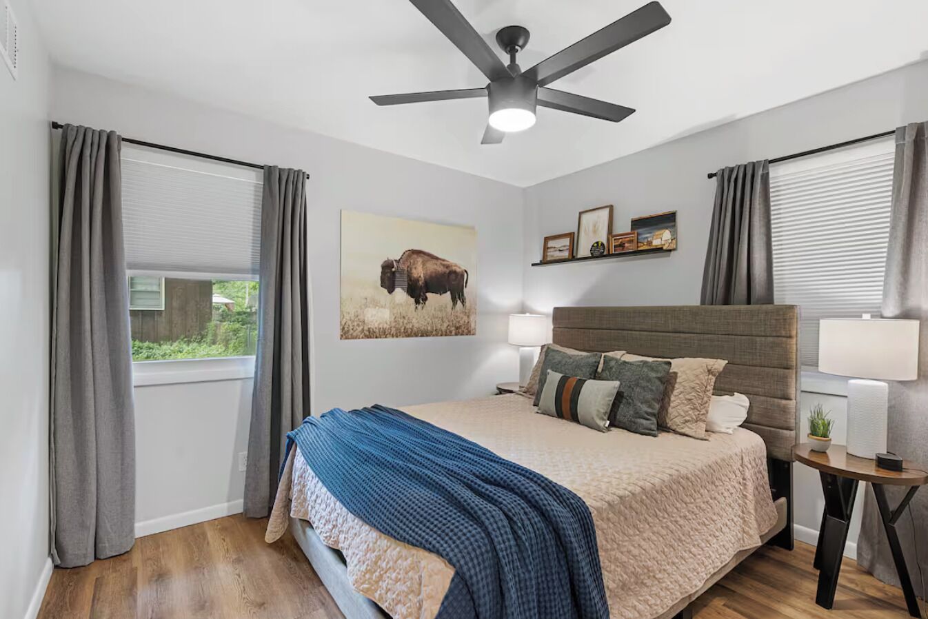 2 室のベッドルーム、WiFi (無料)、ベッドシーツ