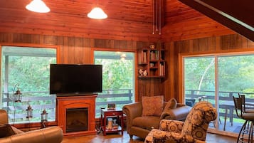 Een televisie en een stereo