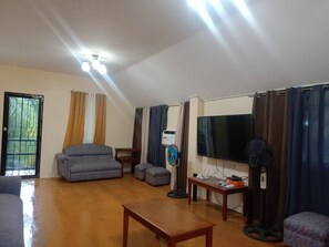 House | Living room - Charming and Relaxing 7-bed House in Mati City, (Mati)