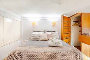 1 habitación, escritorio, tabla de planchar con plancha y wifi gratis 