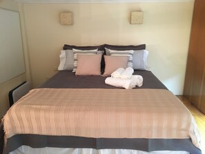 1 habitación, escritorio, tabla de planchar con plancha y wifi gratis 