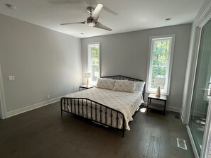 3 bedrooms, travel crib, WiFi, bed sheets - Relaxing Modern Cottage in Grand Haven (Grand Haven)
