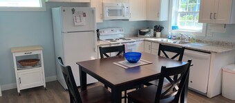 Brand new 2 bedroom carriage house with patio in the heart of Frankfort!